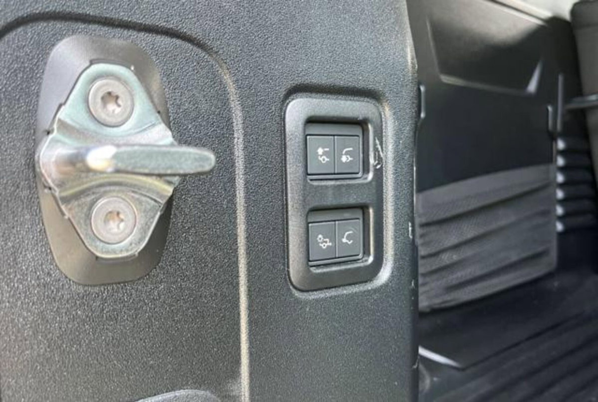 Land Rover Defender 110 3.0d i6 mhev XS Edition awd 250cv auto (11)