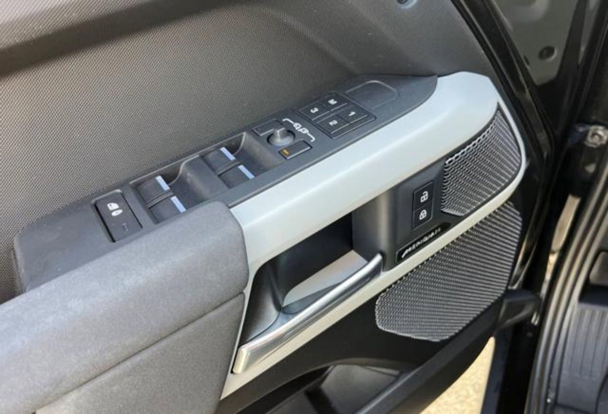 Land Rover Defender 110 3.0d i6 mhev XS Edition awd 250cv auto (2)