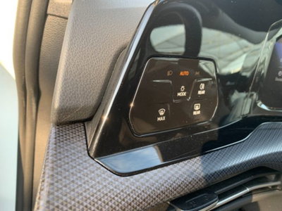 Volkswagen Golf 2.0 TDI SCR Life (14)