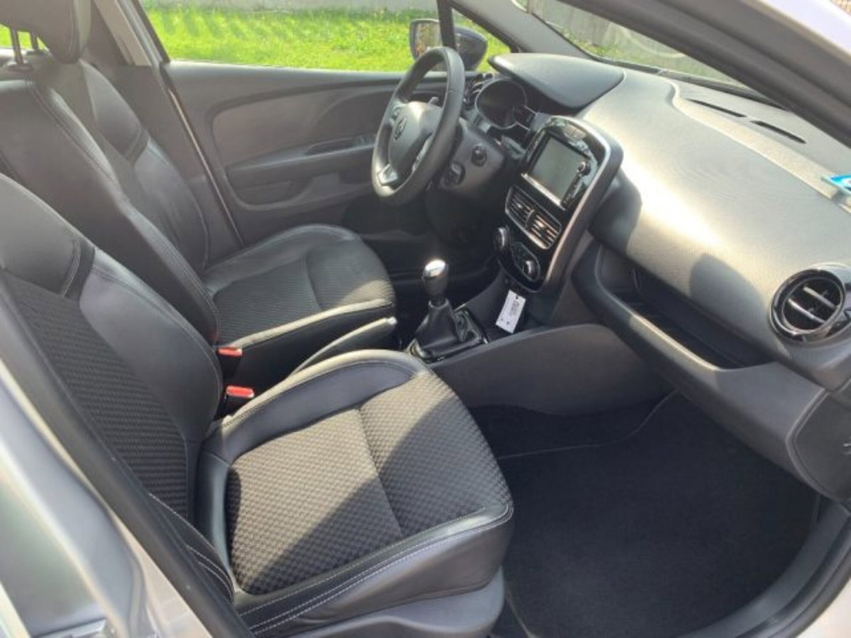 Renault Clio TCe 12V 90 CV 5 porte Moschino Zen (11)