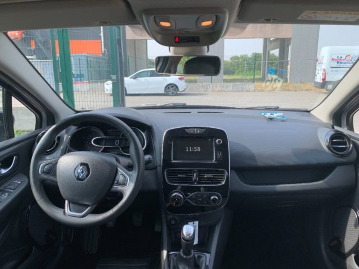 Renault Clio TCe 12V 90 CV 5 porte Moschino Zen (13)