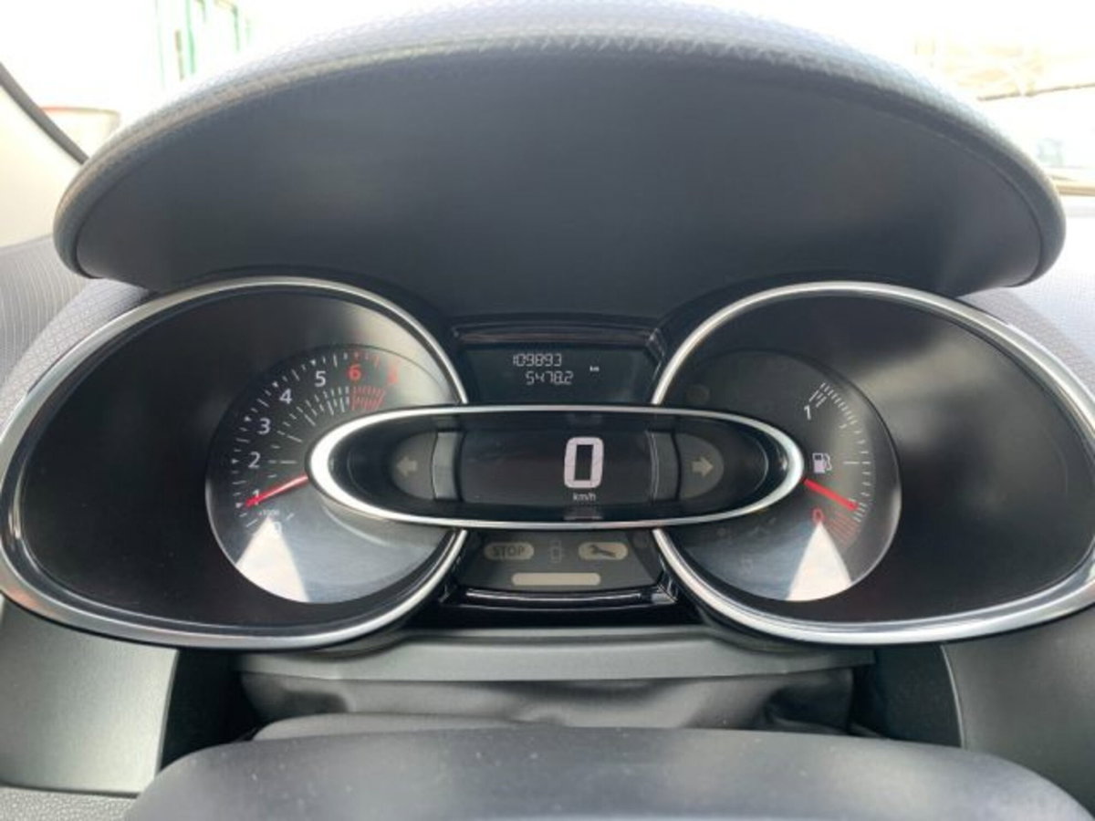 Renault Clio TCe 12V 90 CV 5 porte Moschino Zen (19)
