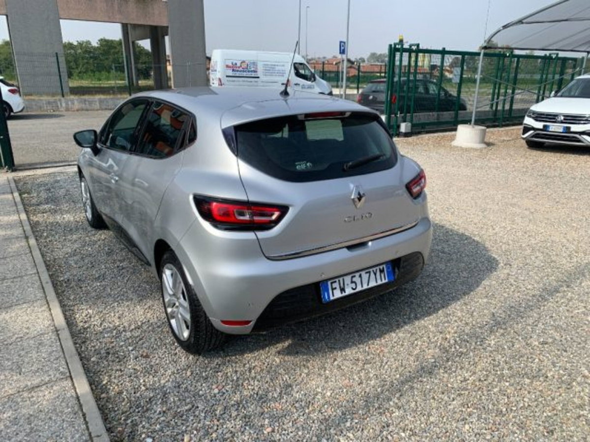 Renault Clio TCe 12V 90 CV 5 porte Moschino Zen (4)