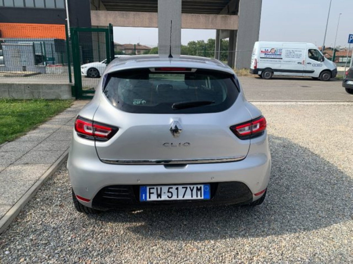 Renault Clio TCe 12V 90 CV 5 porte Moschino Zen (5)