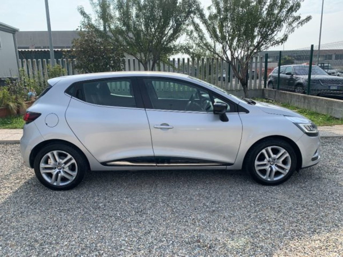 Renault Clio TCe 12V 90 CV 5 porte Moschino Zen (7)