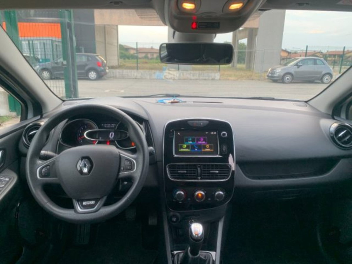 Renault Clio TCe 12V 75 CV 5 porte Moschino Intens (11)
