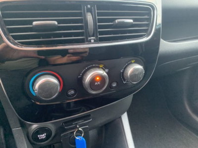 Renault Clio TCe 12V 75 CV 5 porte Moschino Intens (18)
