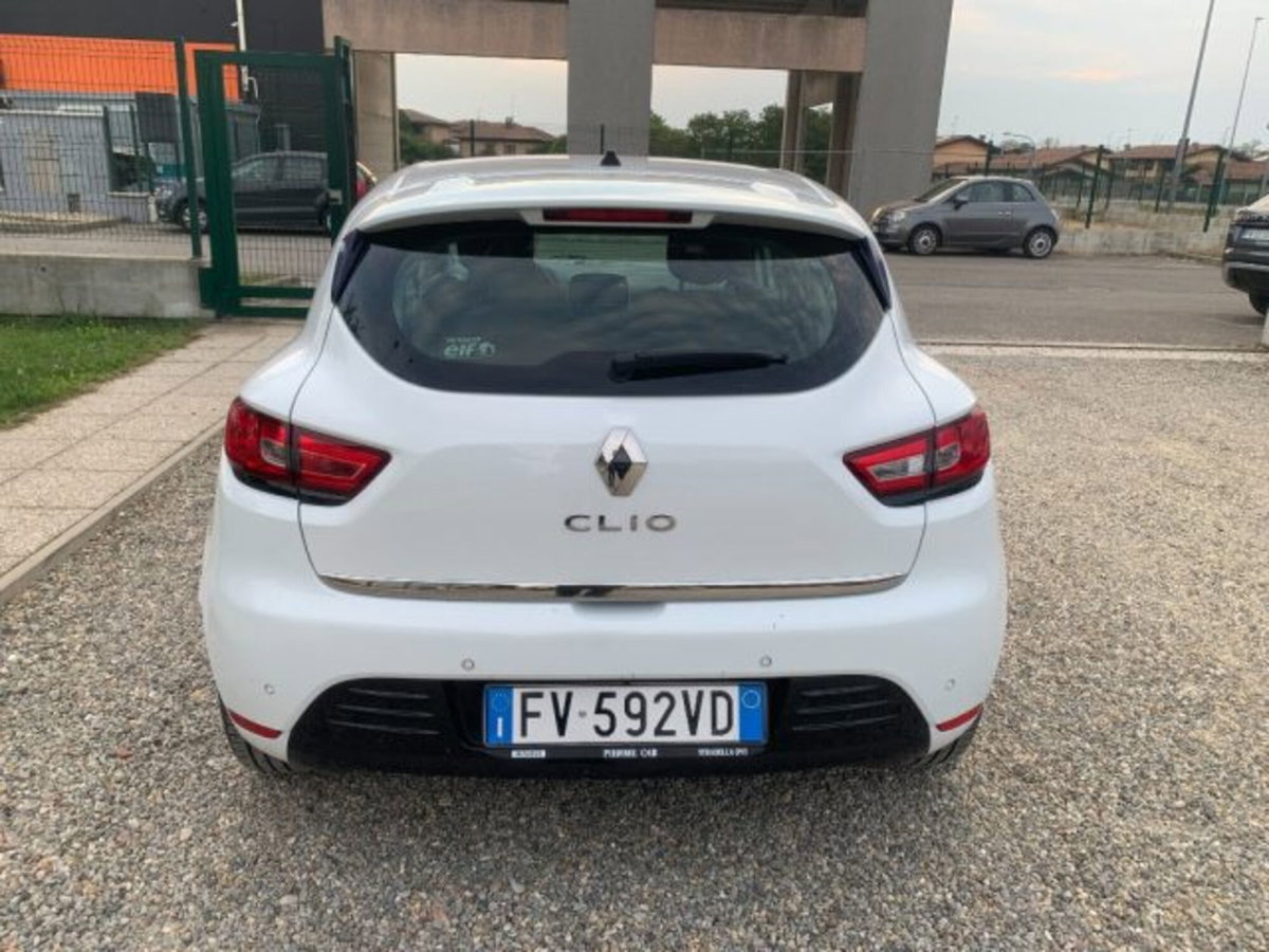 Renault Clio TCe 12V 75 CV 5 porte Moschino Intens (4)