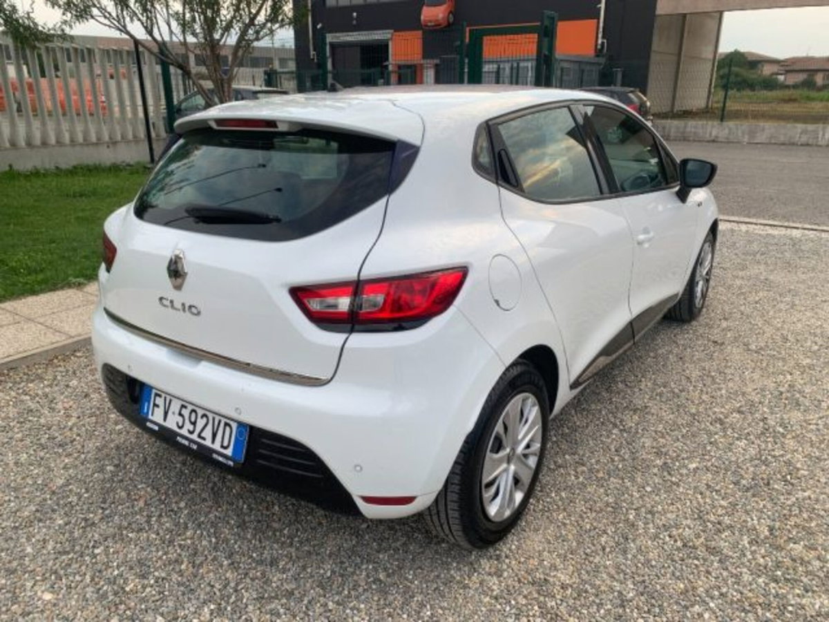 Renault Clio TCe 12V 75 CV 5 porte Moschino Intens (5)