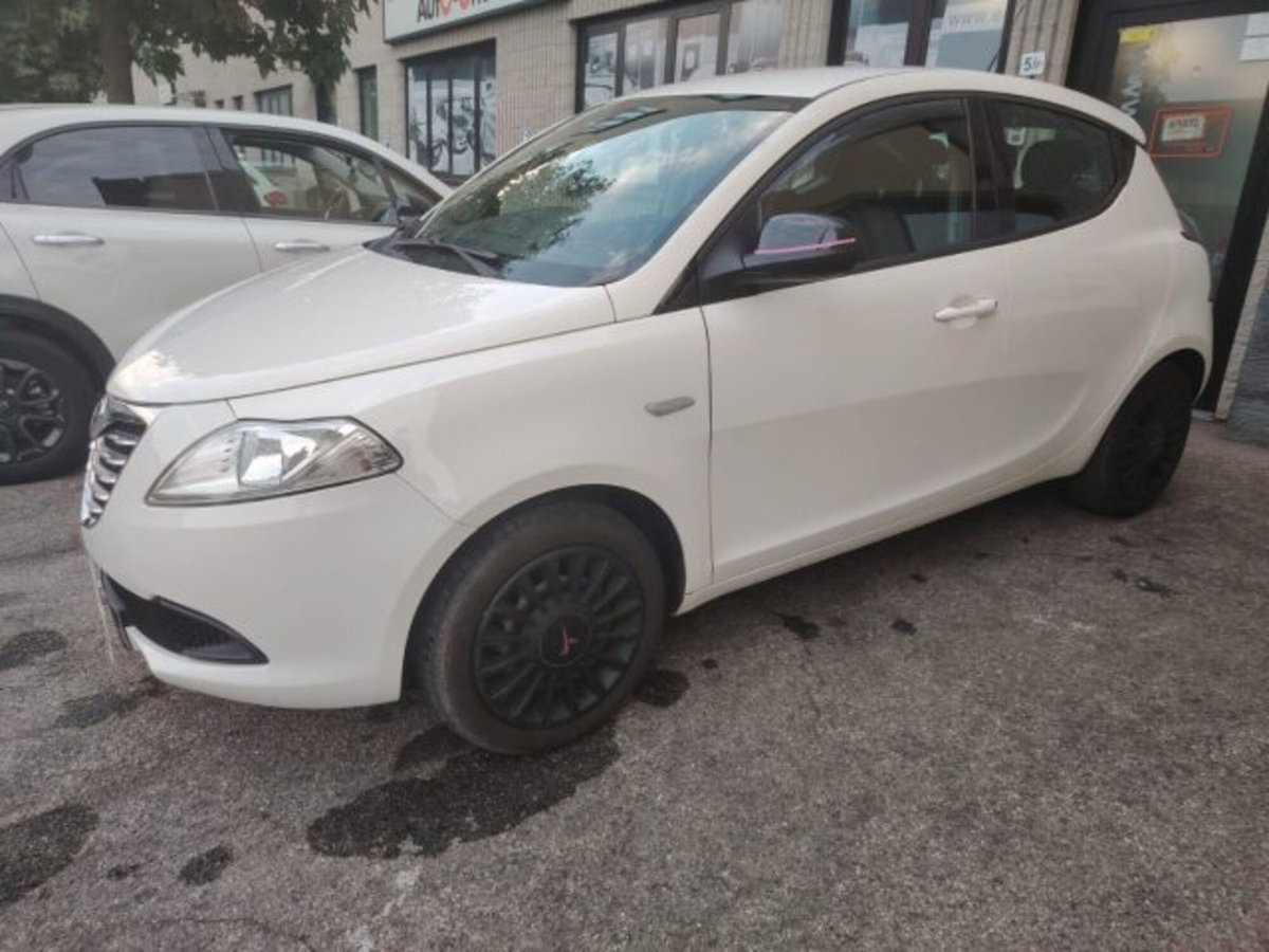 Lancia Ypsilon 1.2 69 CV 5 porte Elefantino