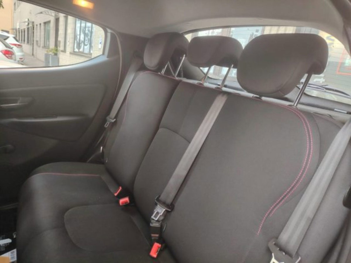 Lancia Ypsilon 1.2 69 CV 5 porte Elefantino (11)