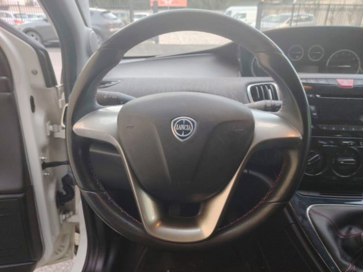 Lancia Ypsilon 1.2 69 CV 5 porte Elefantino (9)