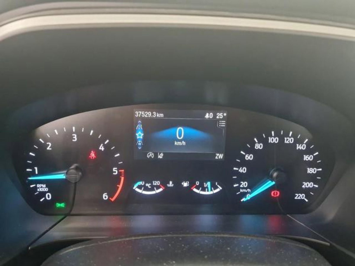 Ford Kuga 1.5 EcoBlue 120 CV 2WD ST-Line (10)