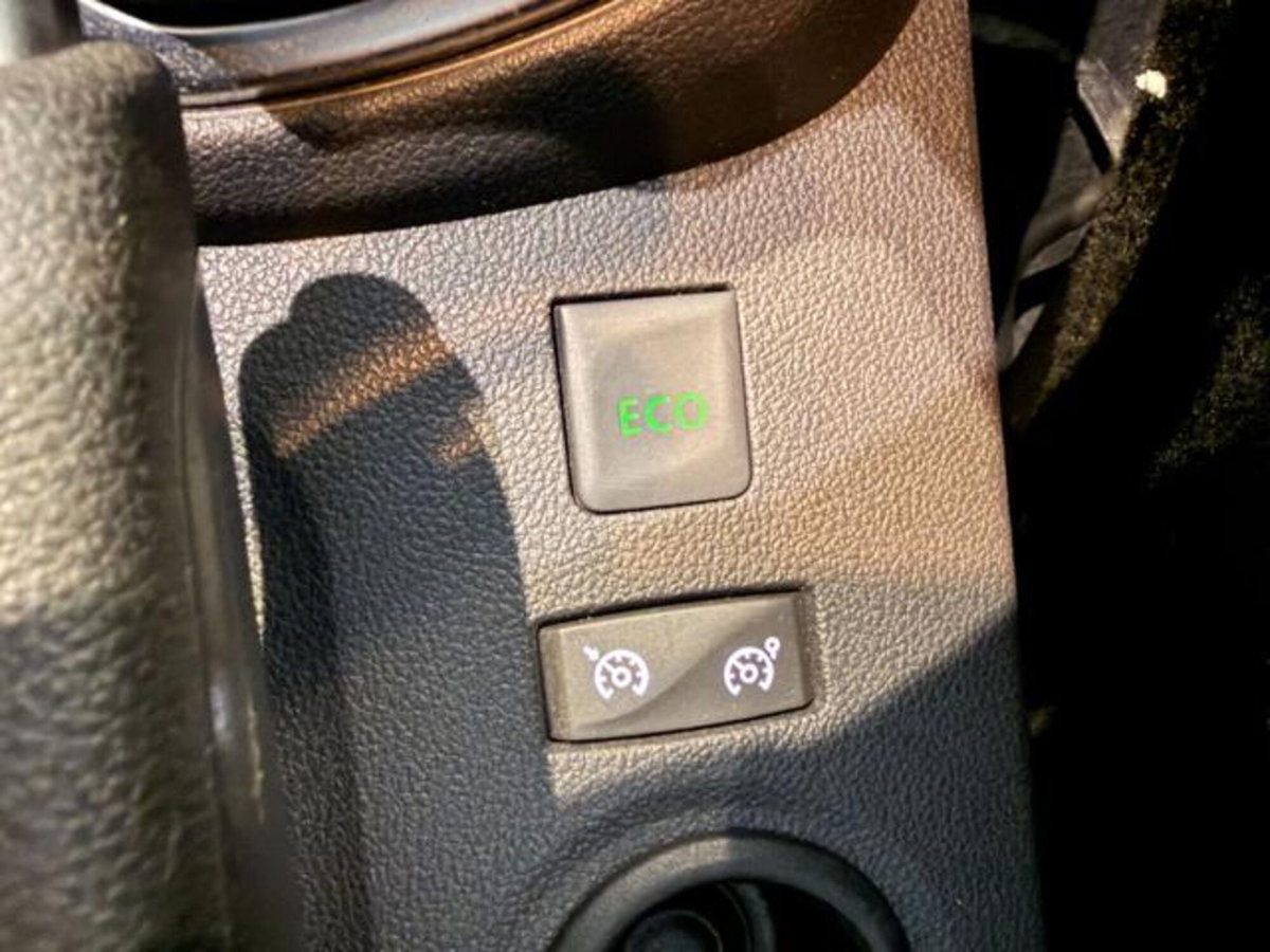 Renault Captur dCi 8V 90 CV Start&Stop Energy Sport Edition (9)