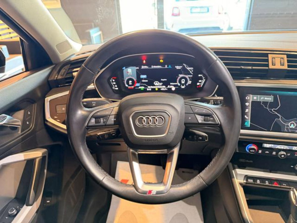 Audi Q3 Sportback 35 2.0 tdi Identity Black s-tronic (8)