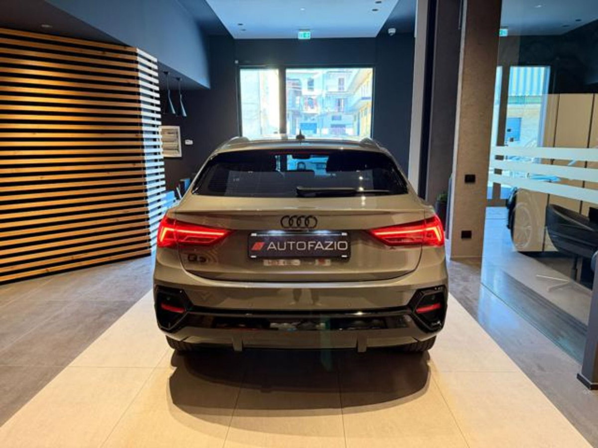 Audi Q3 Sportback 35 2.0 tdi Identity Black s-tronic (9)
