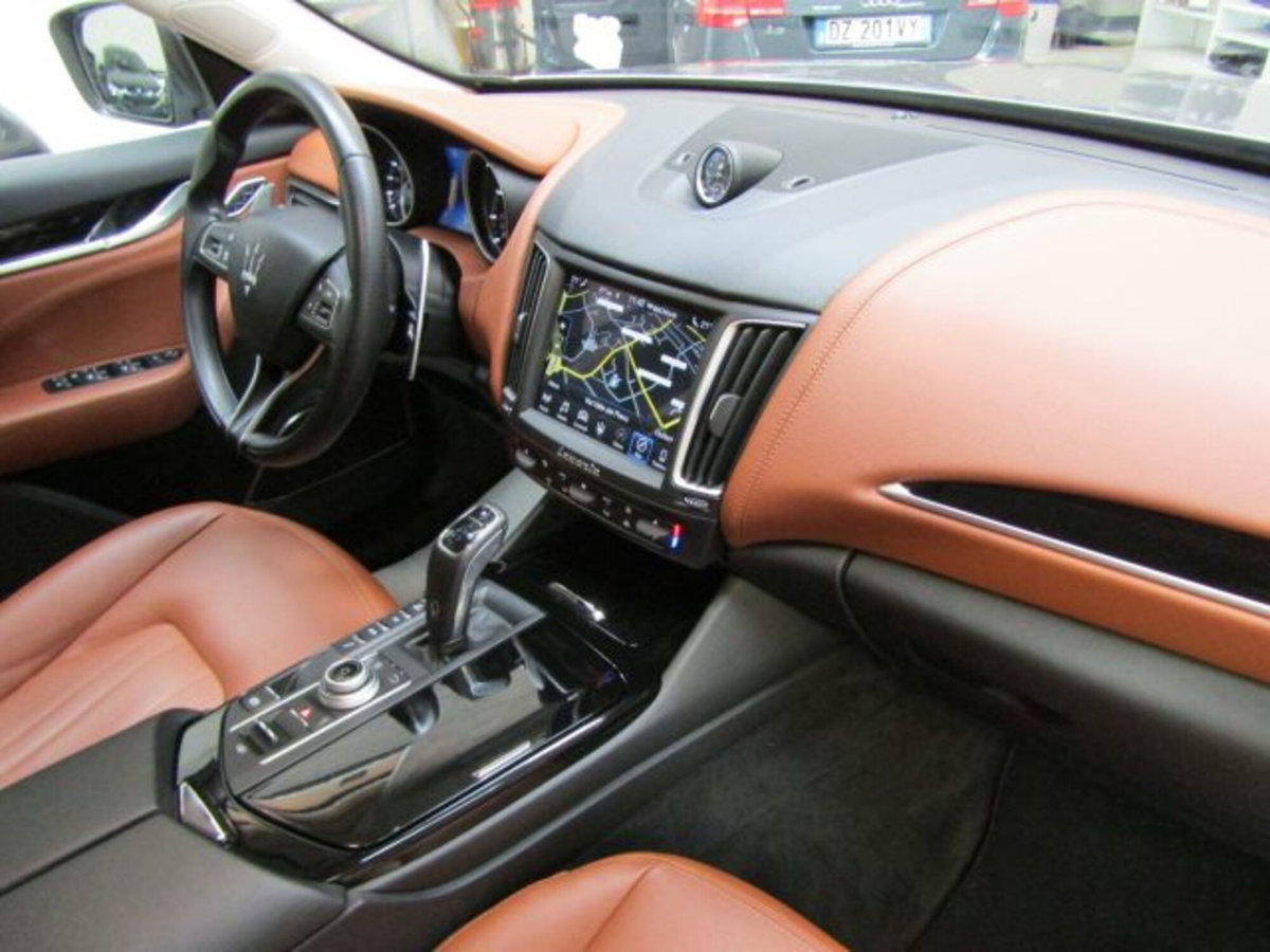 Maserati Levante Levante V6 AWD Granlusso (16)
