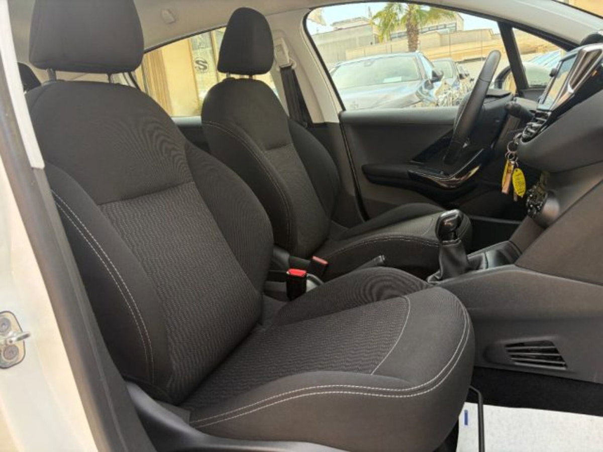 Peugeot 208 82 5 porte Allure (8)