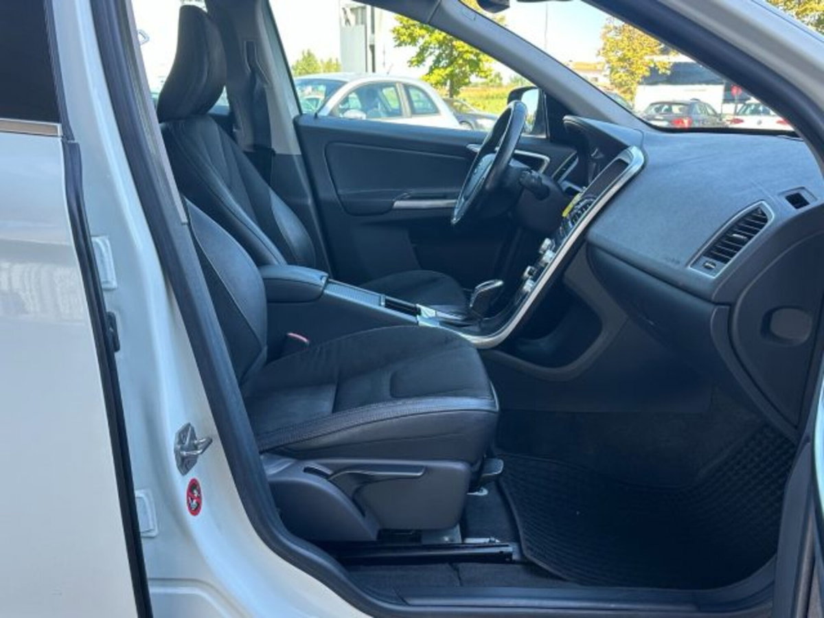 Volvo XC60 D4 AWD Geartronic R-design (14)