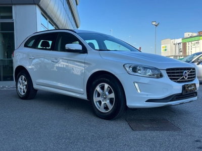 Volvo XC60 D4 AWD Geartronic R-design (2)