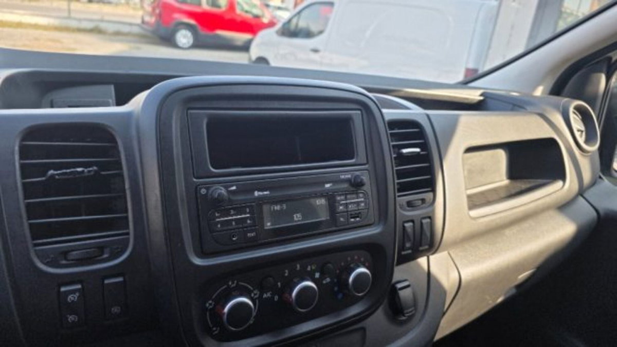 Renault Trafic Furgone T29 2.0 dCi 120CV PC-TN Furgone Ice Plus (10)
