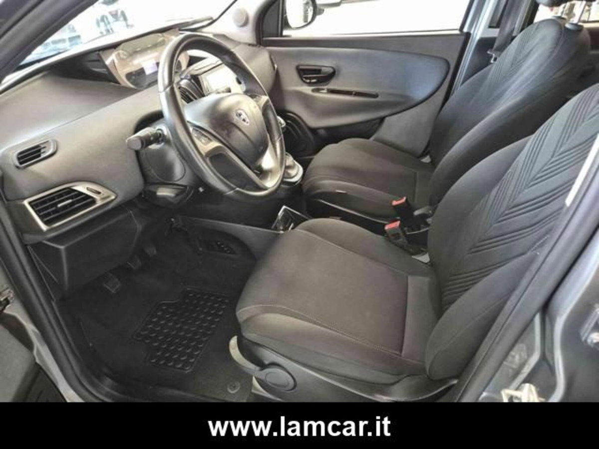 Lancia Ypsilon 1.0 FireFly 5 porte S&S Hybrid Gold Plus (14)