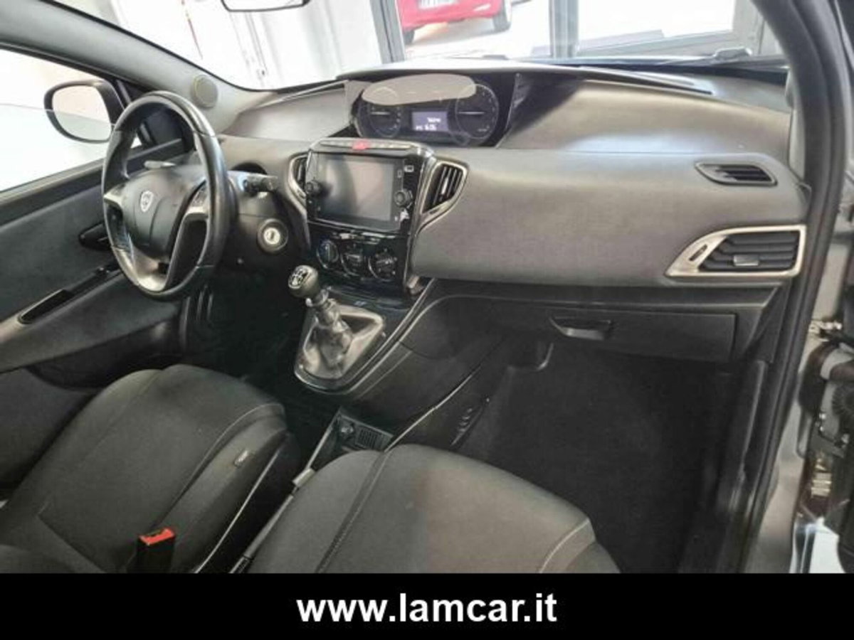 Lancia Ypsilon 1.0 FireFly 5 porte S&S Hybrid Gold Plus (18)
