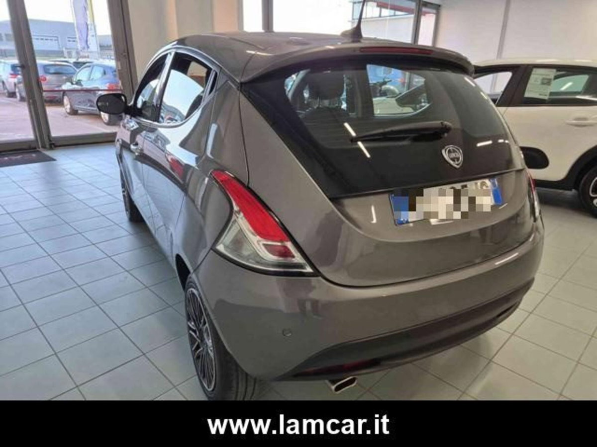 Lancia Ypsilon 1.0 FireFly 5 porte S&S Hybrid Gold Plus (8)