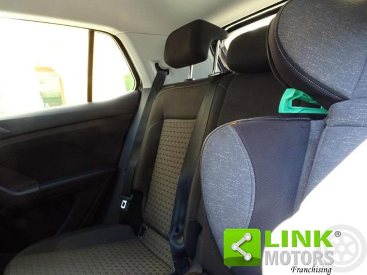 Volkswagen T-Cross 1.0 TSI 110 CV Sport (12)