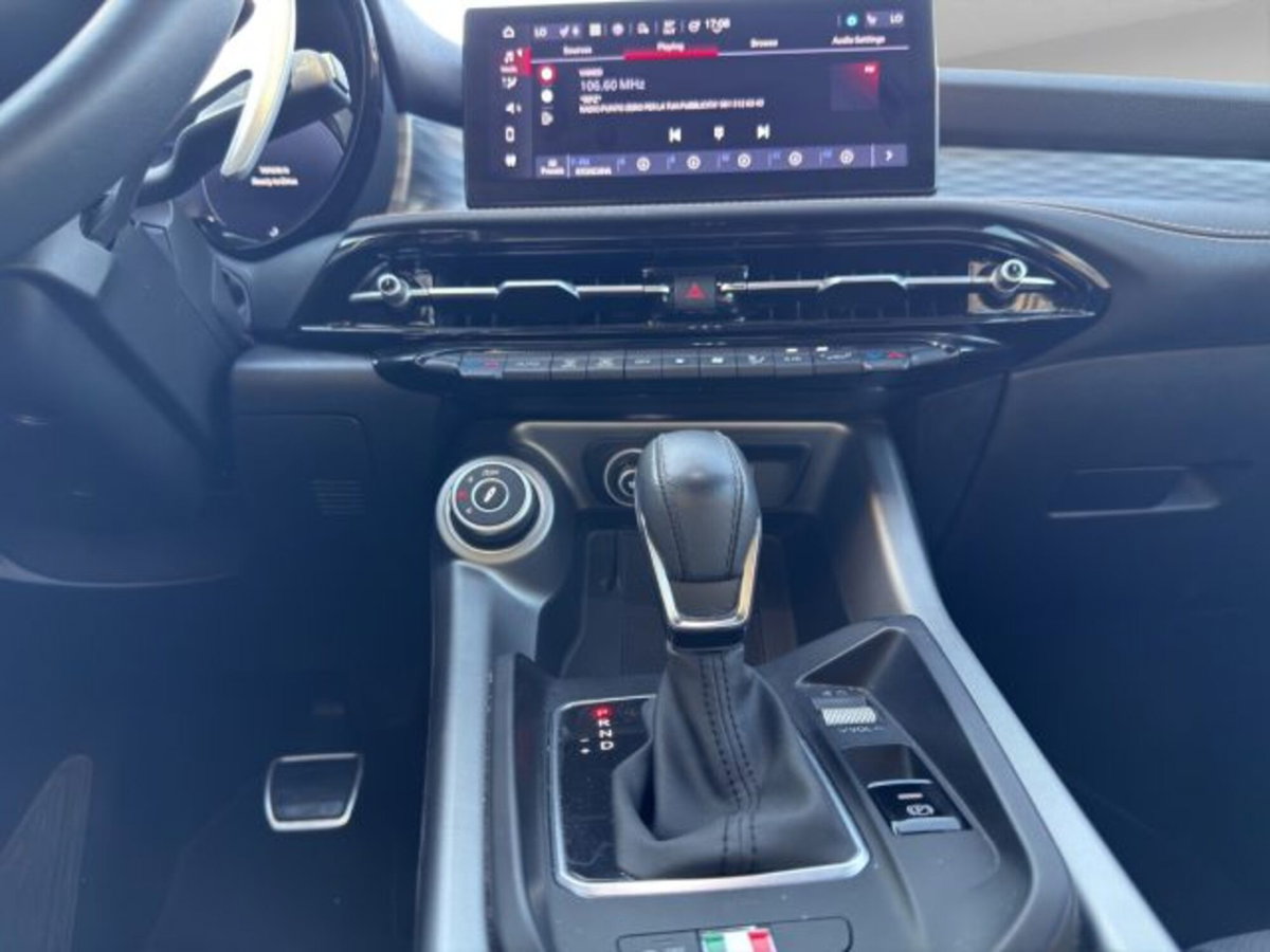 Alfa Romeo Tonale 1.5 hybrid Tributo Italiano 160cv tct7 (15)