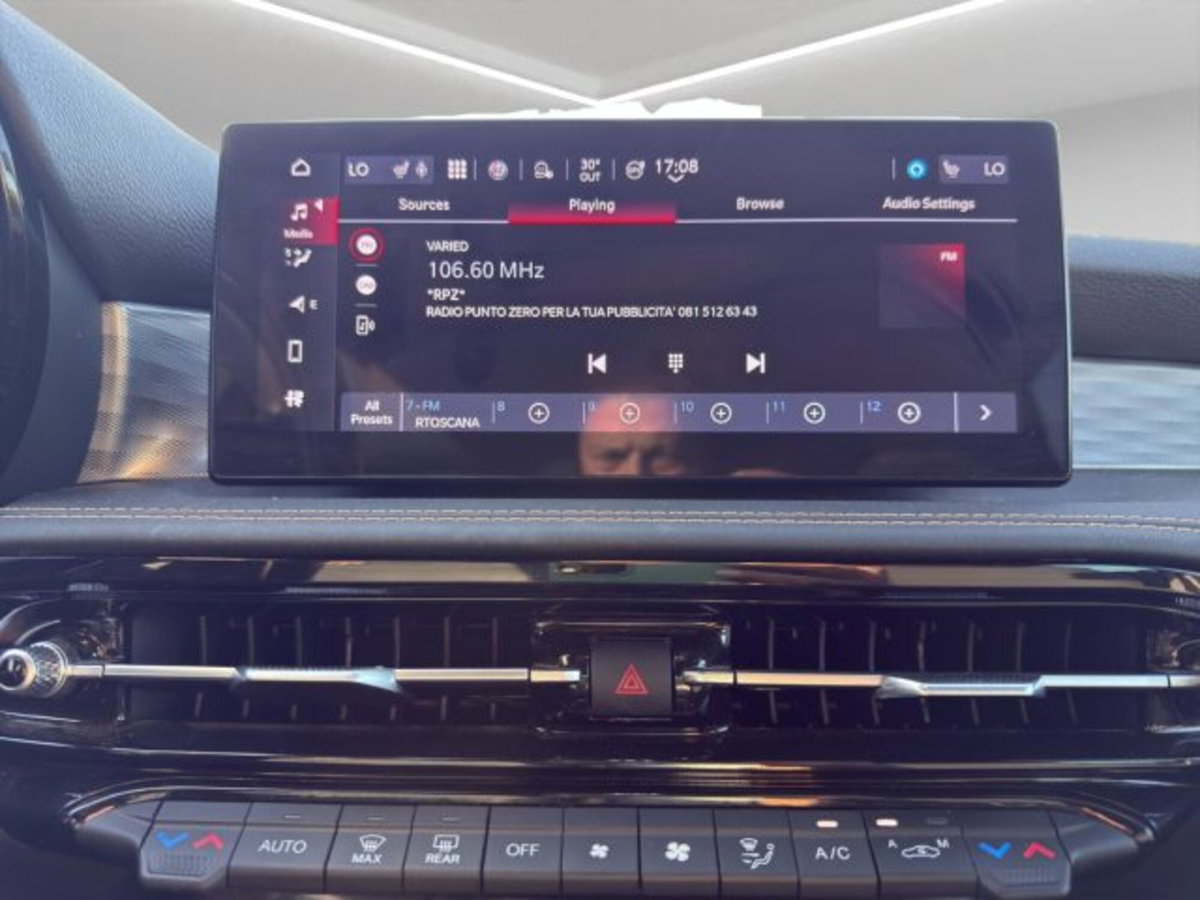Alfa Romeo Tonale 1.5 hybrid Tributo Italiano 160cv tct7 (16)