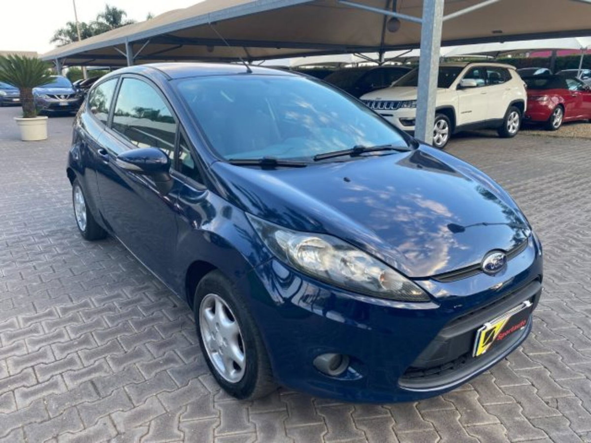 Ford Fiesta 1.4 TDCi 68CV 3 porte Titanium (15)