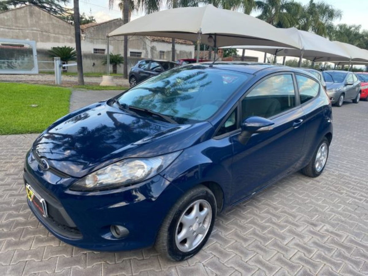 Ford Fiesta 1.4 TDCi 68CV 3 porte Titanium (18)