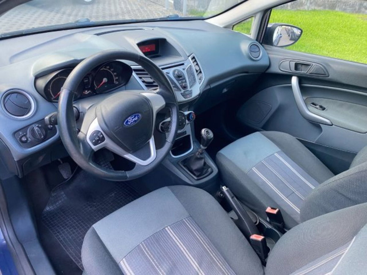 Ford Fiesta 1.4 TDCi 68CV 3 porte Titanium (5)
