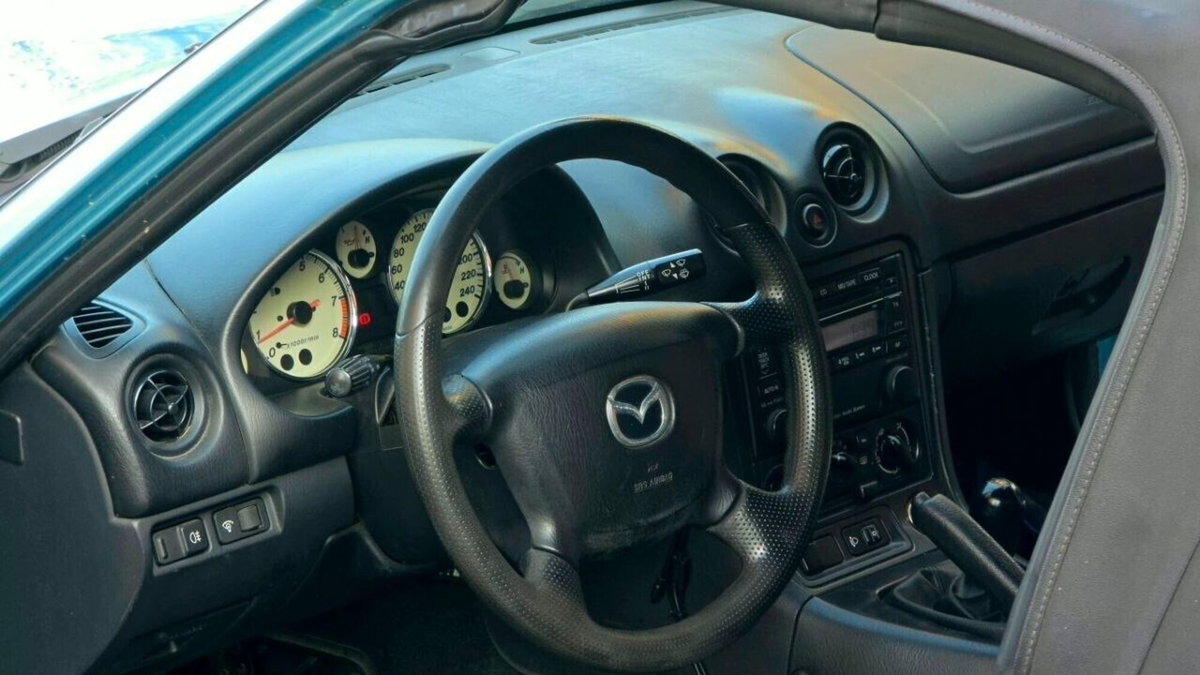 Mazda MX-5 1.6i 16V cat Rainbow (9)