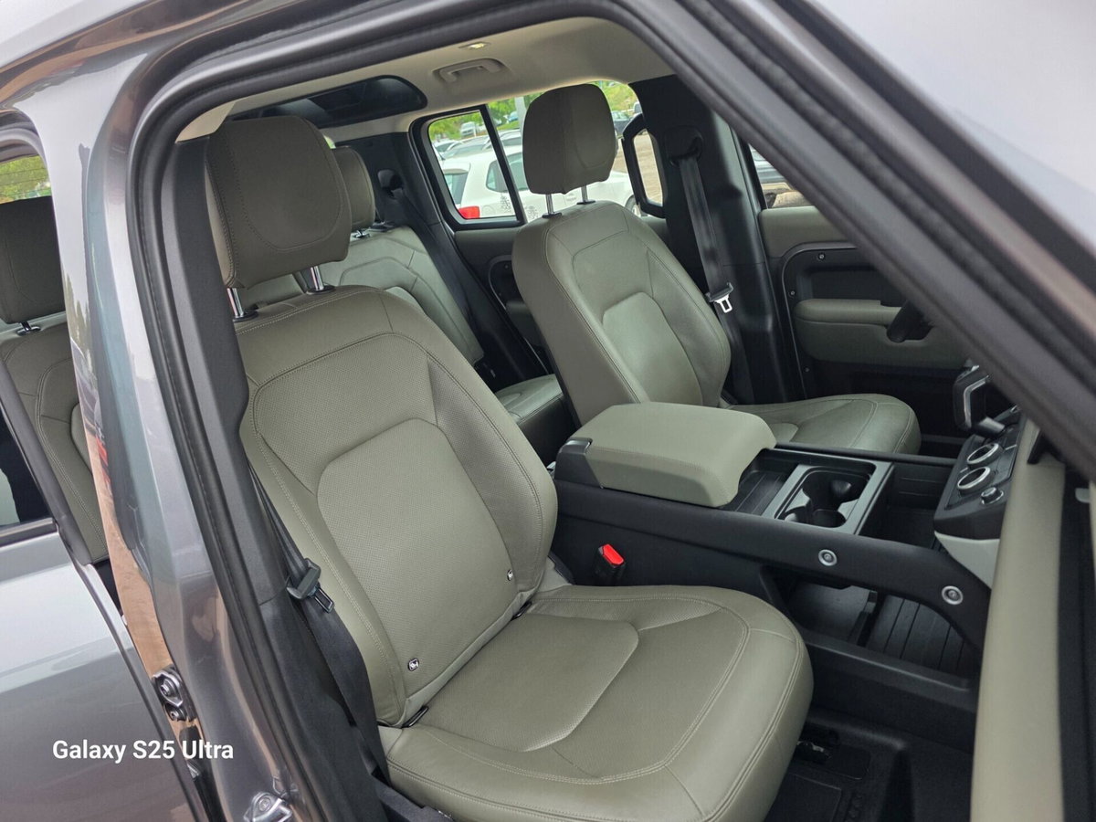 Land Rover Defender 110 3.0D I6 200 CV AWD Auto X-Dynamic HSE (16)