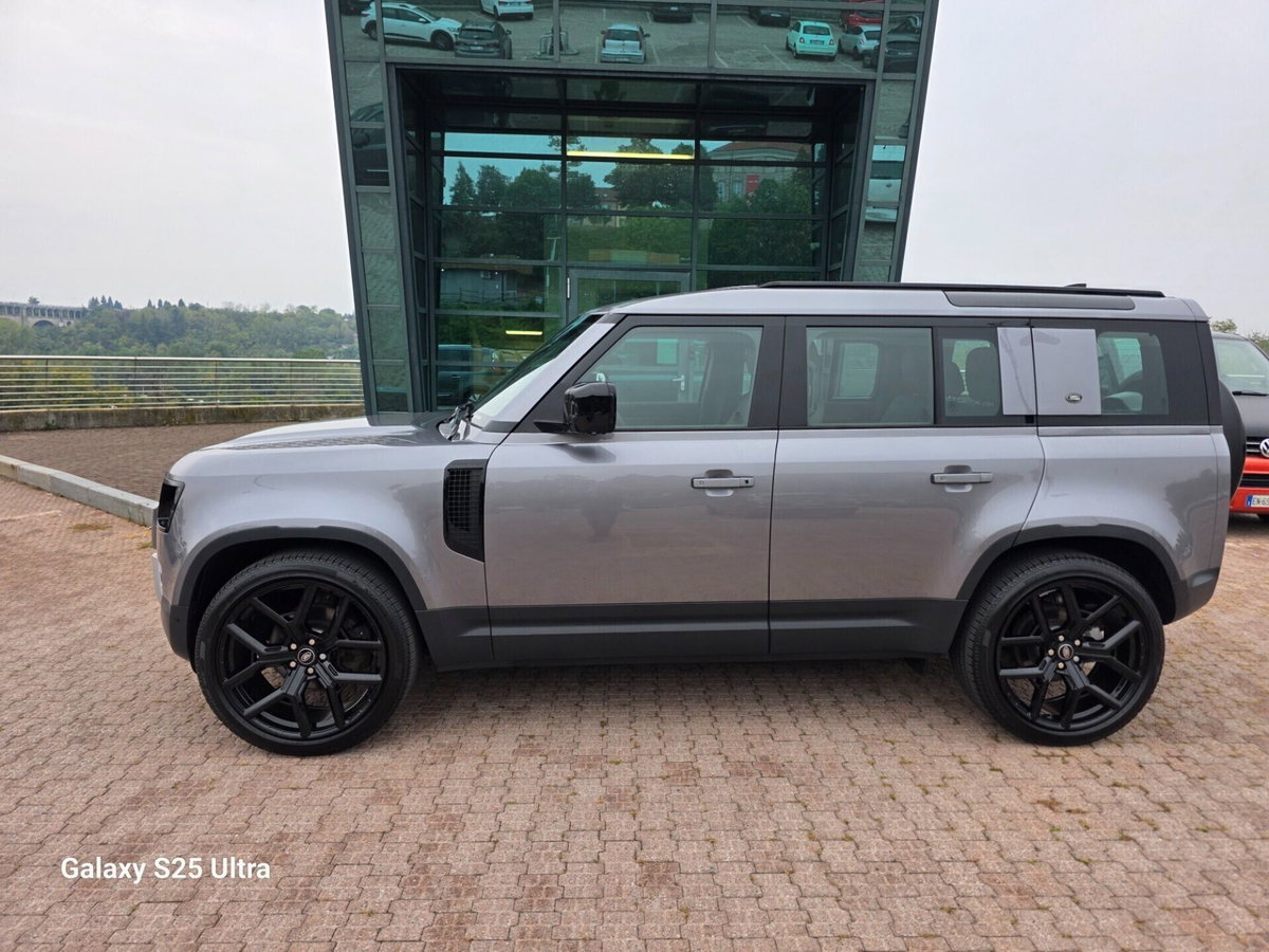 Land Rover Defender 110 3.0D I6 200 CV AWD Auto X-Dynamic HSE (2)