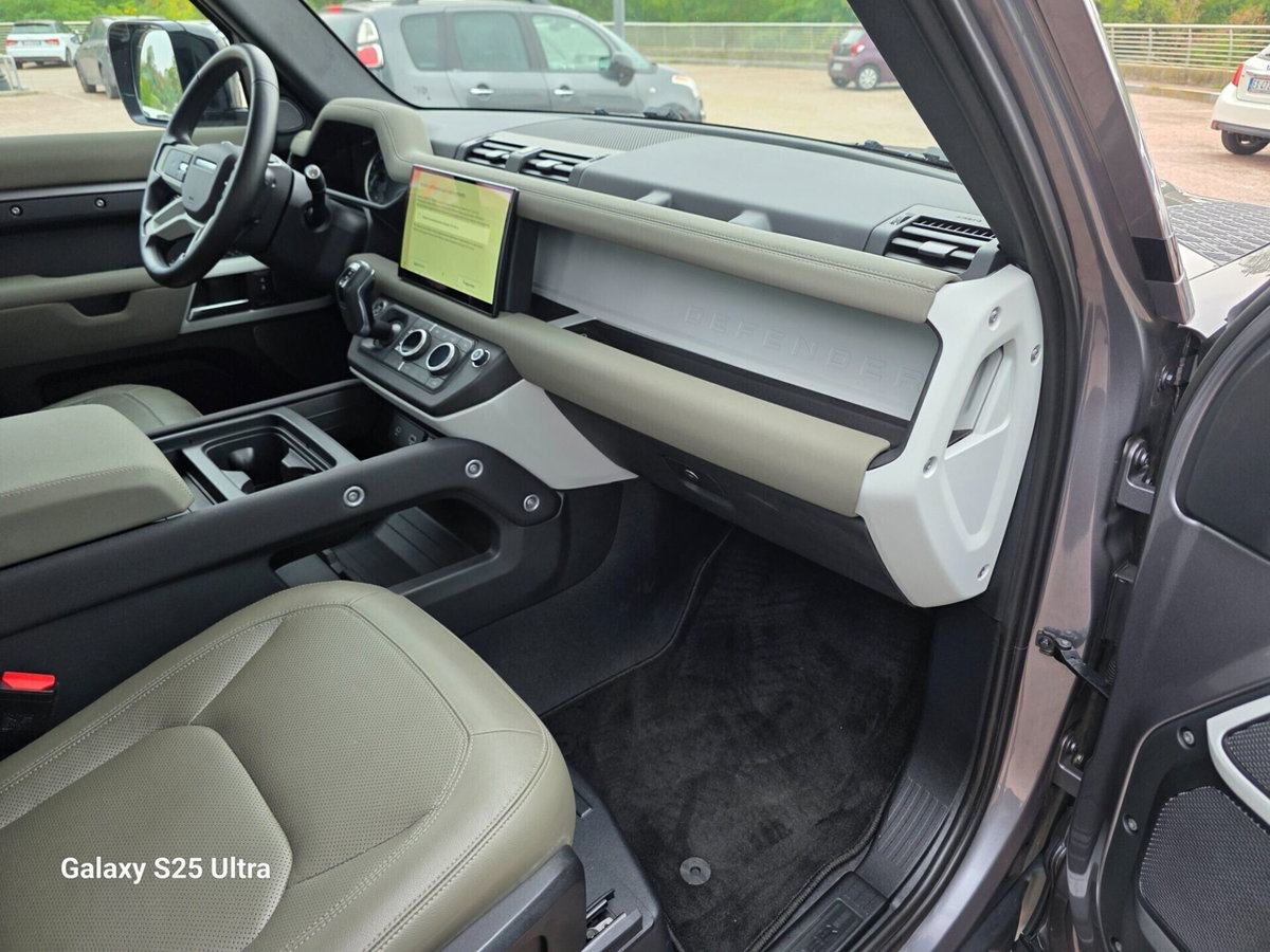 Land Rover Defender 110 3.0D I6 200 CV AWD Auto X-Dynamic HSE (20)