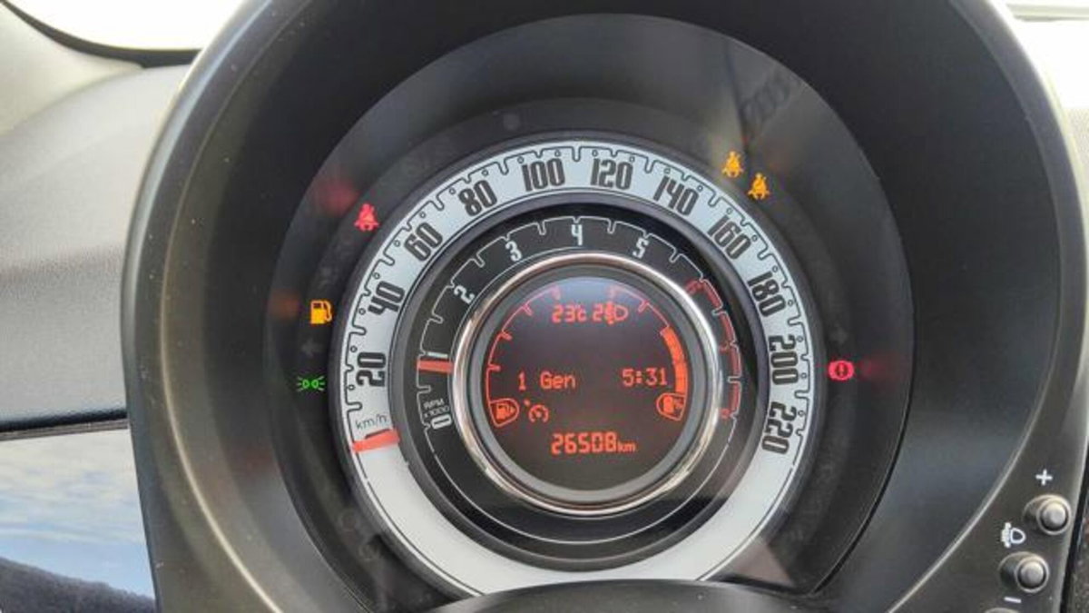Fiat 500 Cabrio 1.0 Hybrid Club (11)