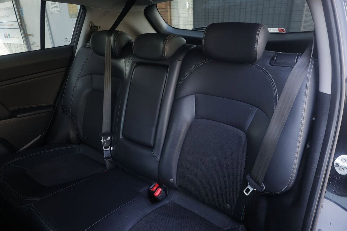 Kia Sportage 2.0 CRDI AWD Rebel (3)