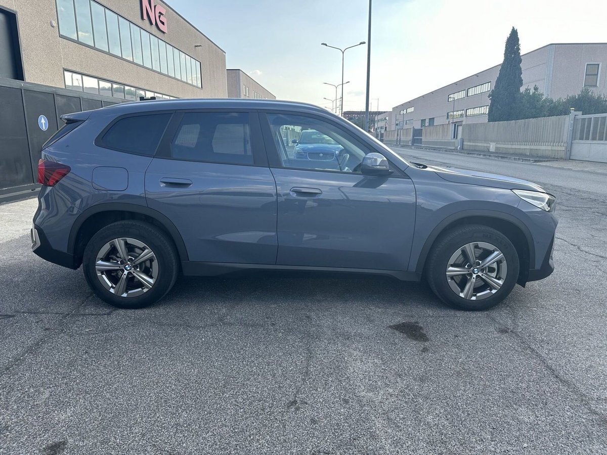 BMW X1 sdrive20i mhev 48V auto (8)