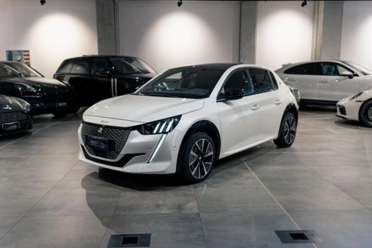 Peugeot 208 motore elettrico 136 CV 5 porte GT