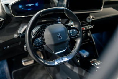 Peugeot 208 motore elettrico 136 CV 5 porte GT (11)