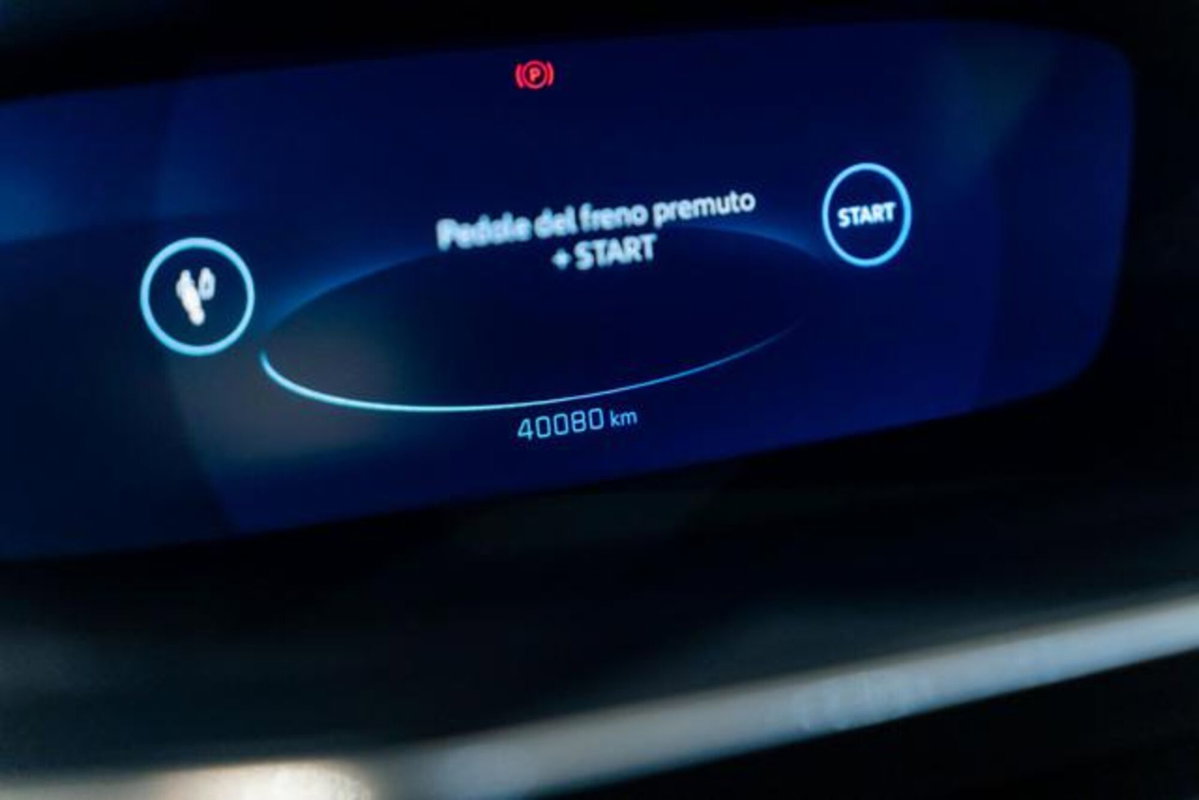 Peugeot 208 motore elettrico 136 CV 5 porte GT (14)
