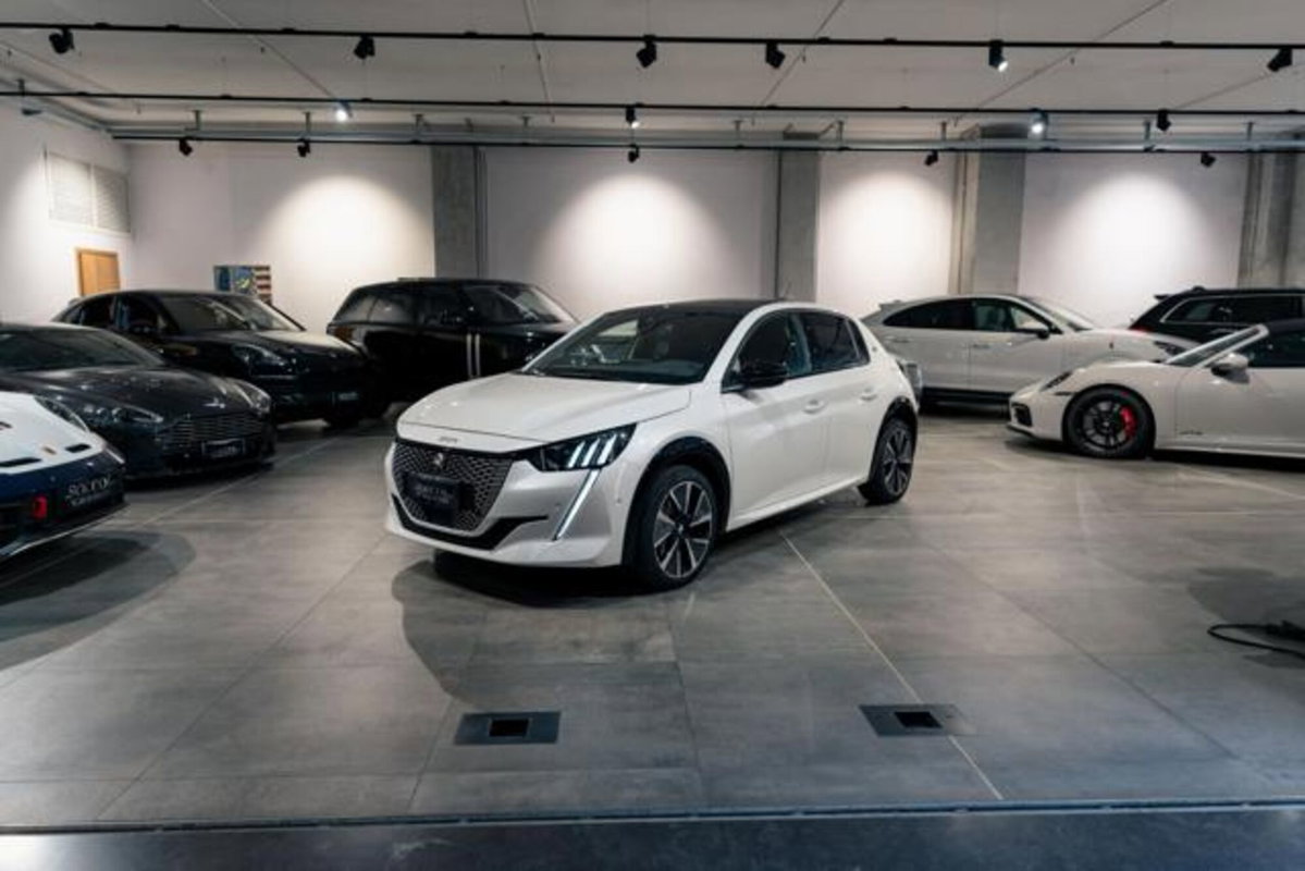 Peugeot 208 motore elettrico 136 CV 5 porte GT (15)