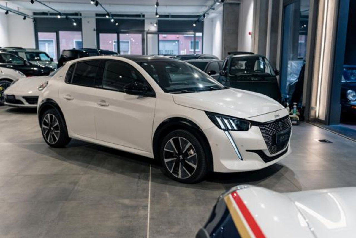 Peugeot 208 motore elettrico 136 CV 5 porte GT (16)