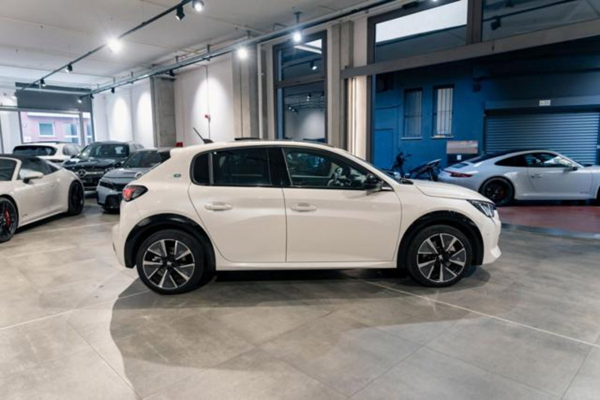 Peugeot 208 motore elettrico 136 CV 5 porte GT (17)