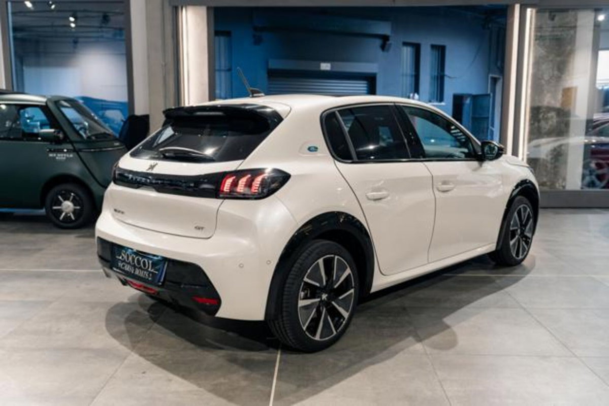 Peugeot 208 motore elettrico 136 CV 5 porte GT (18)