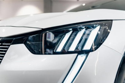 Peugeot 208 motore elettrico 136 CV 5 porte GT (3)