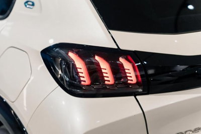 Peugeot 208 motore elettrico 136 CV 5 porte GT (9)